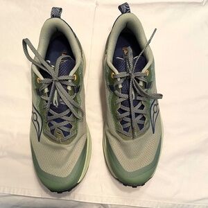 ALMOST NEW! Saucony Peregrine 15 GTX Waterproof Trail Shoes (Men's) size 11